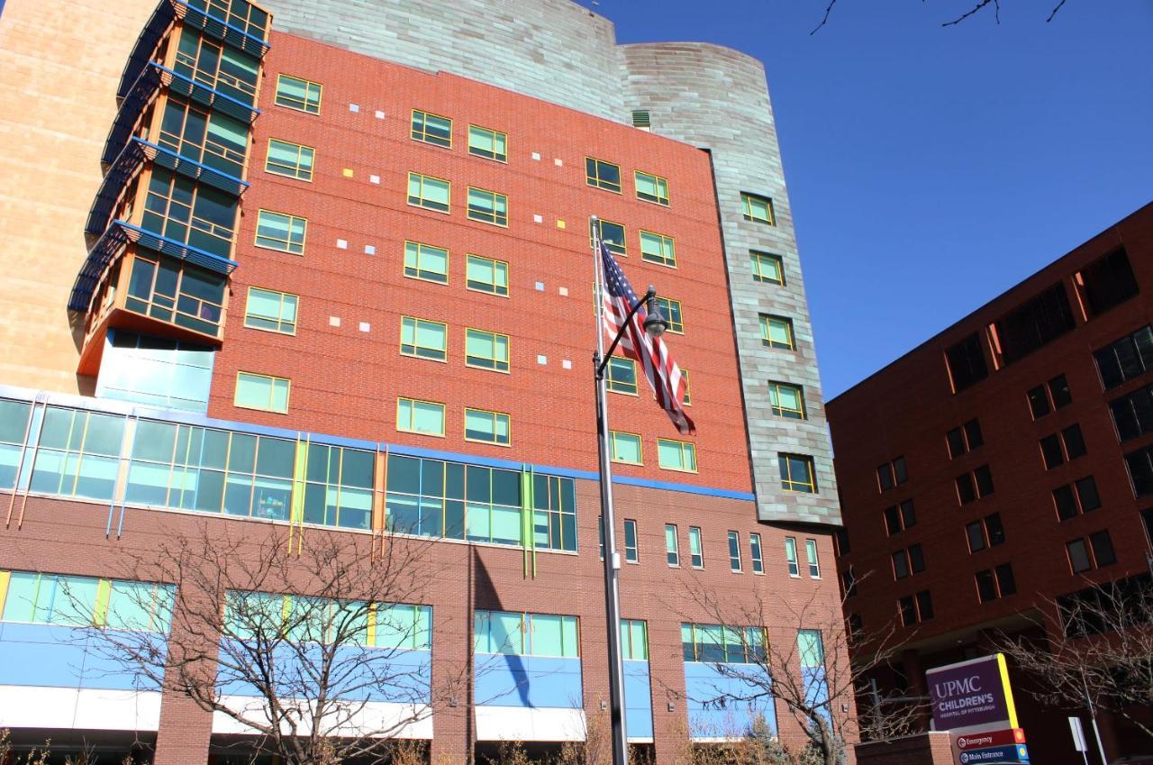 Steps Away From Hospital - 2 Queen Bed - City View بيتسبرغ المظهر الخارجي الصورة